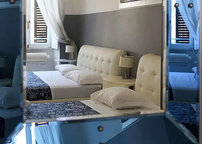Hotel Vatican And Kitchen Rom