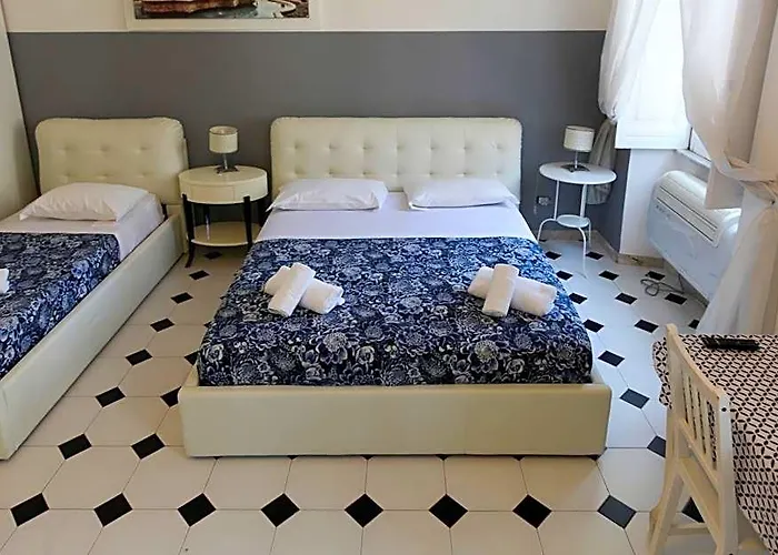 Hotel Vatican And Kitchen Rom