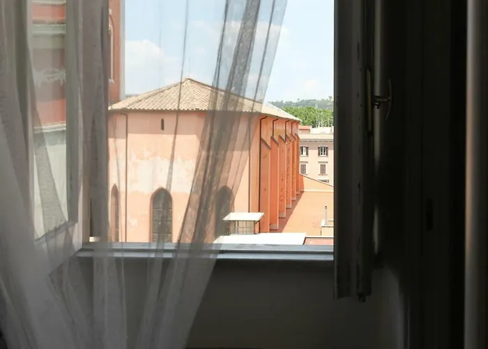 Vatican And Kitchen Hotel