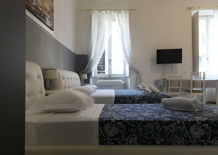Hotel Vatican And Kitchen Rom